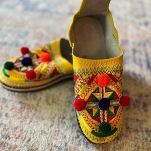 Berber Morocco Slippers Pom Pom, Embroidered Moroccan Babouche, unisex slippers